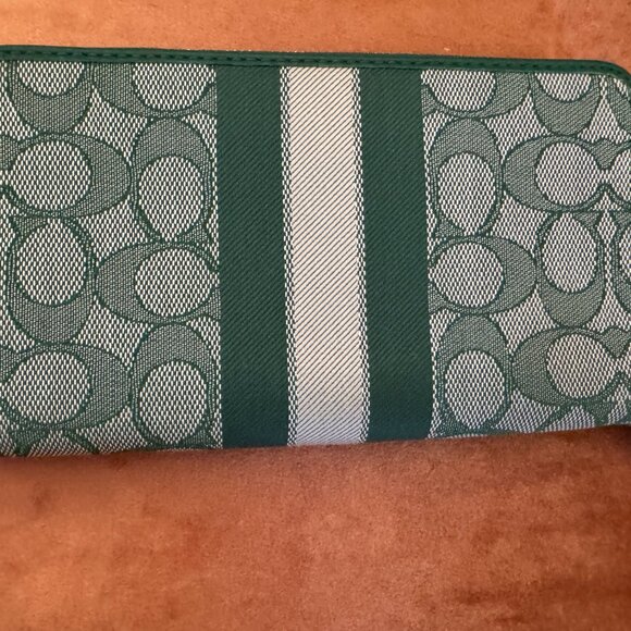 Coach Lonnie Crossbody in Green Signature Jacquard with Matching Wallet - Picture 4 of 10